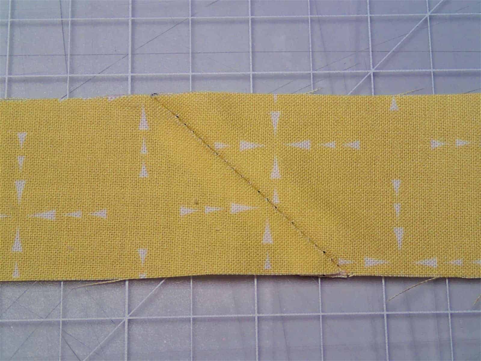 how-to-join-binding-strips-and-reduce-bulk-with-a-diagonal-seam-sew